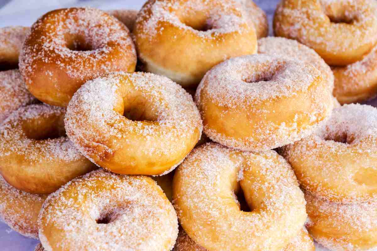 Ciambelle ricoperte di zucchero