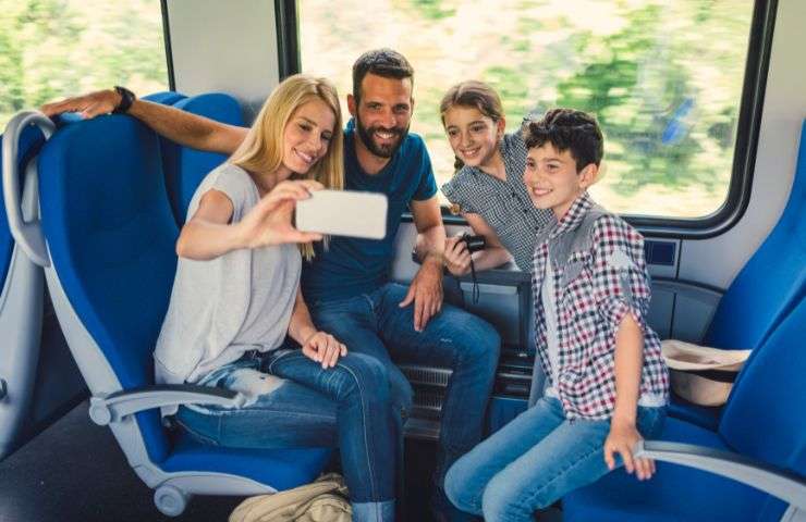 Famiglia in treno