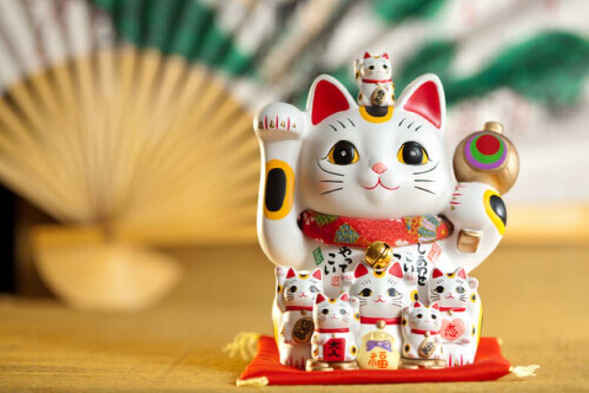 gatti portafortuna Giappone statuette tradizione