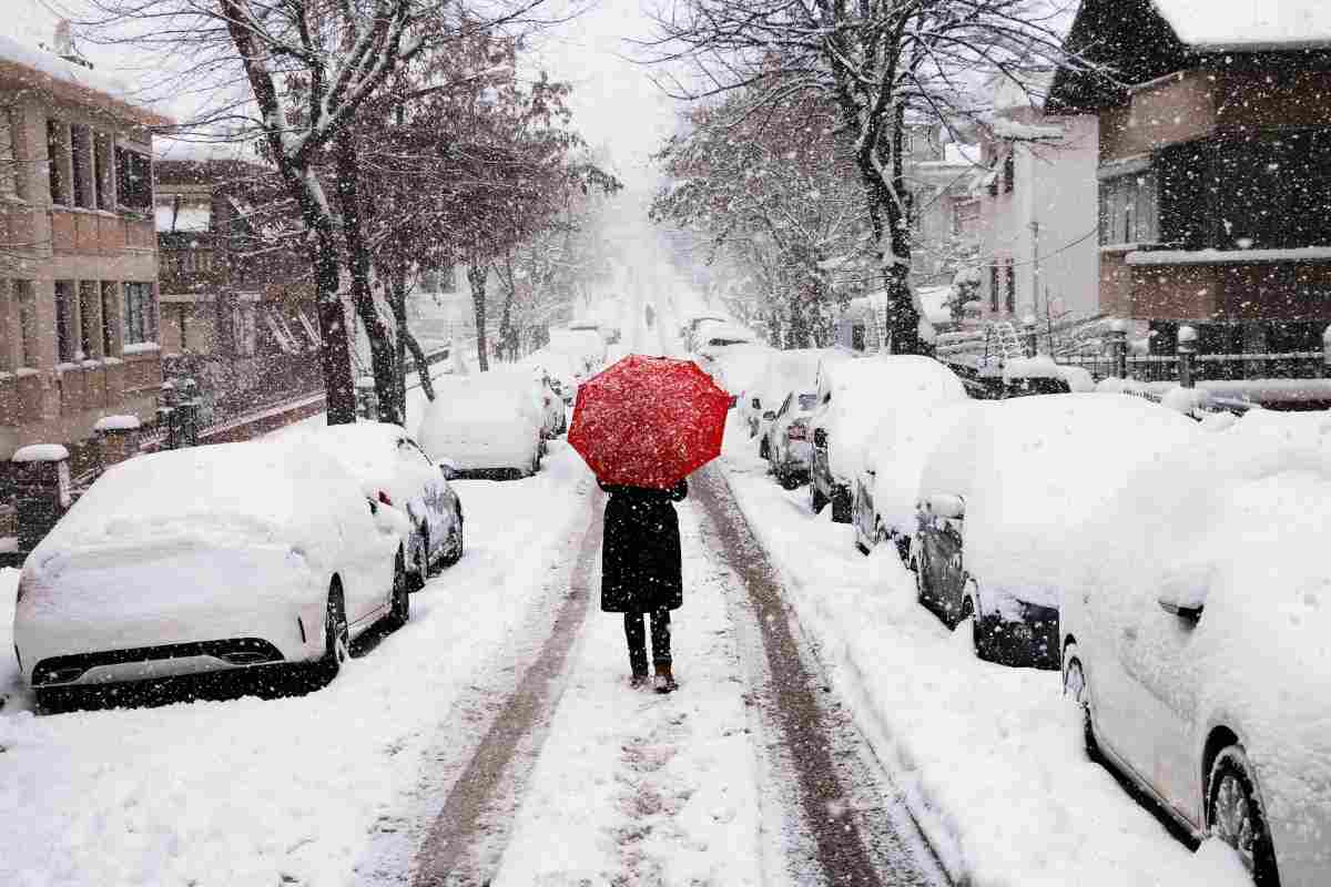 Neve in strada in città