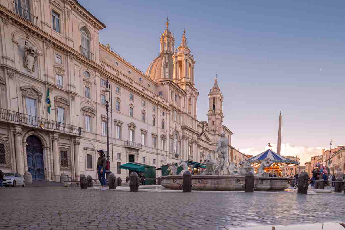 Piazza Navona Roma con bancarelle