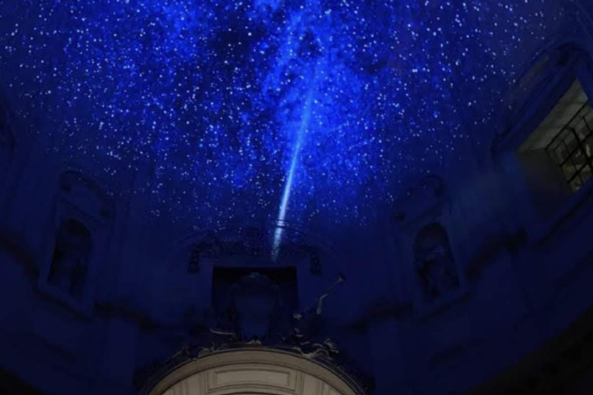 Proiezione del cosmo sulla cupola