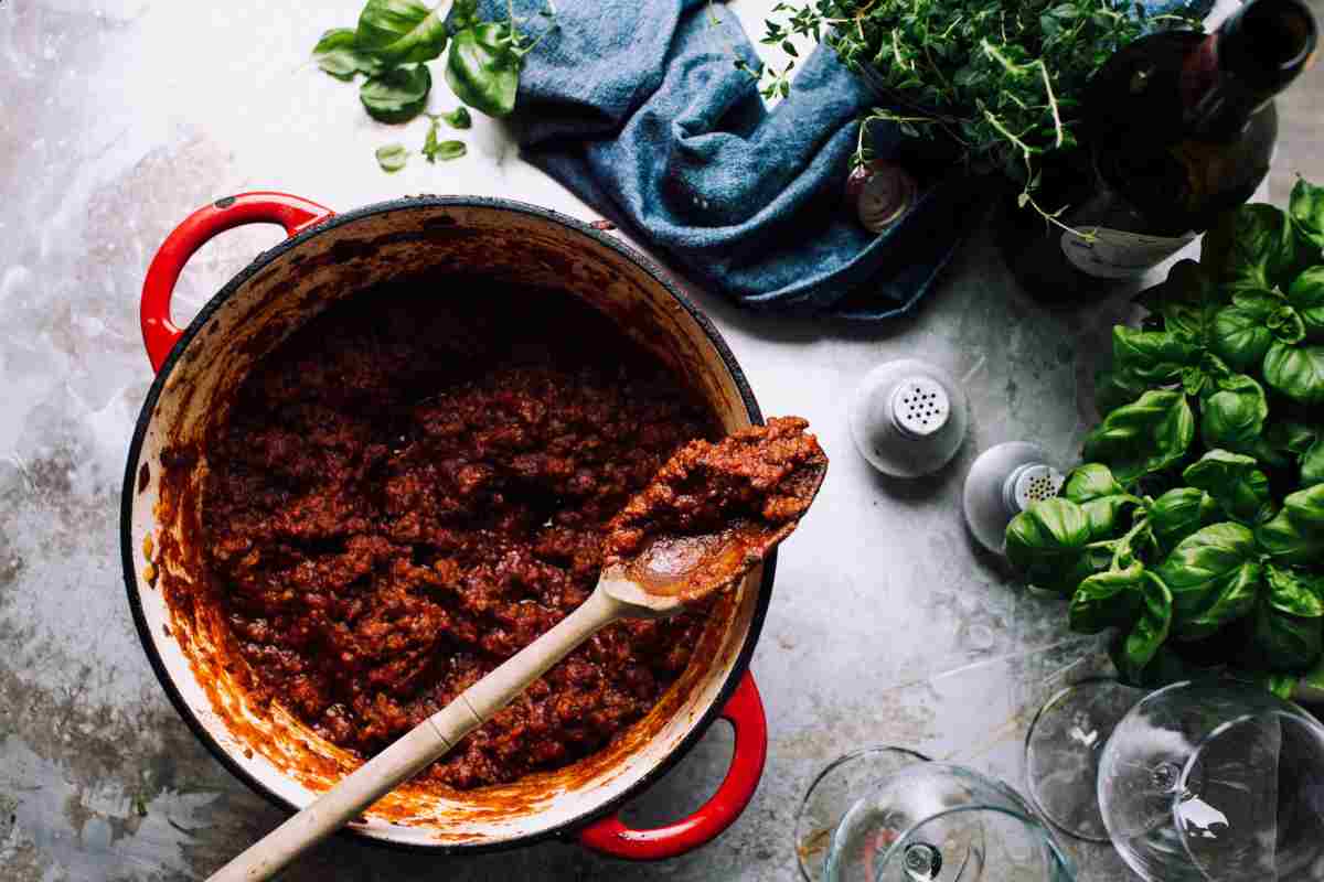 ragù alla bolognese ingredienti procedimento