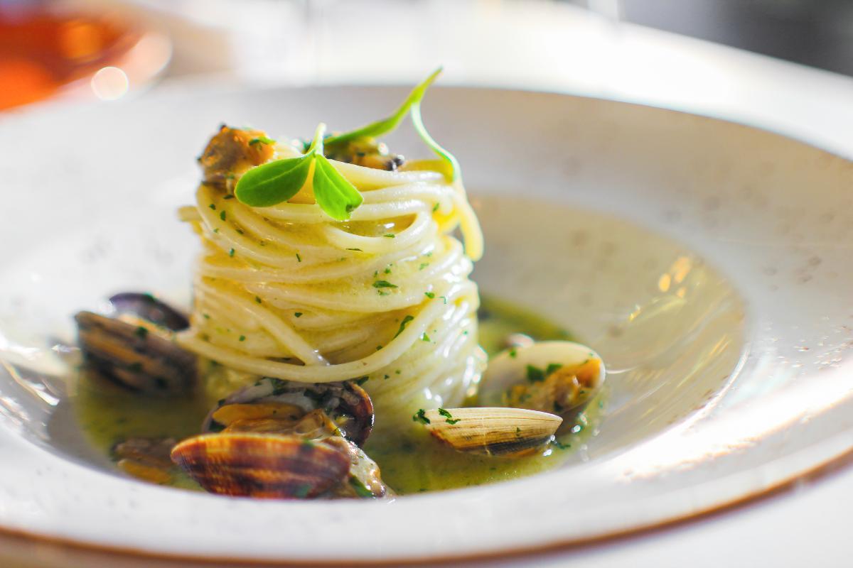 spaghetti vongole cremosi ricetta