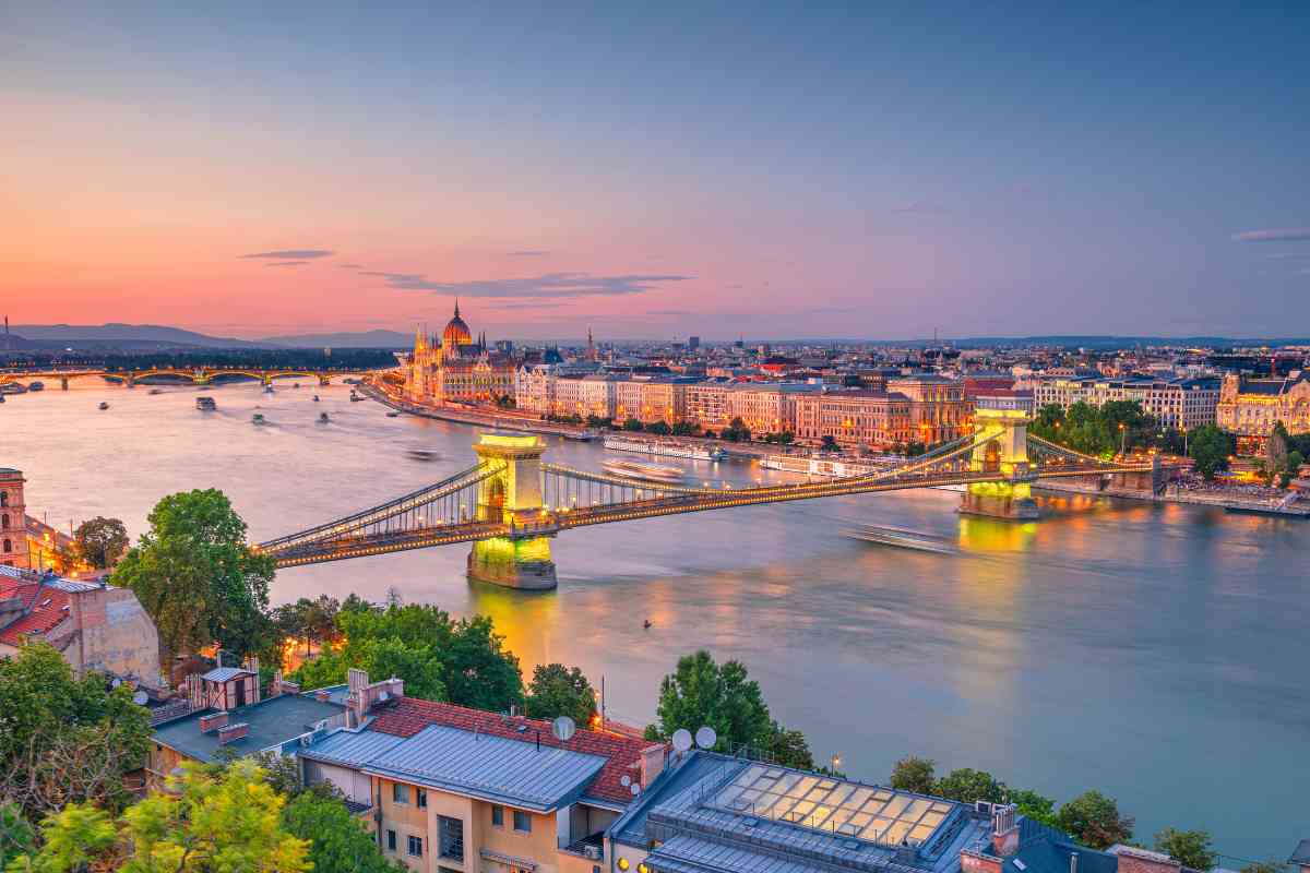 Danubio, ponte e parlamento Budapest