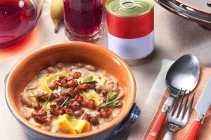 Piatto a base di fagioli