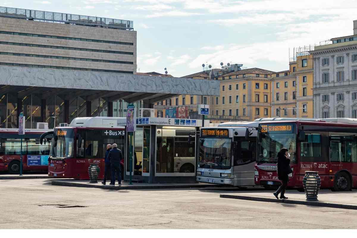 stazione Termini Roma con autobus